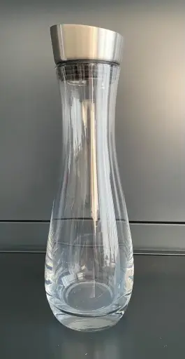 [PR/02151] Glaskaraffe 1,2 l Silhouette mit tropffreiem Metalldeckel - Restposten